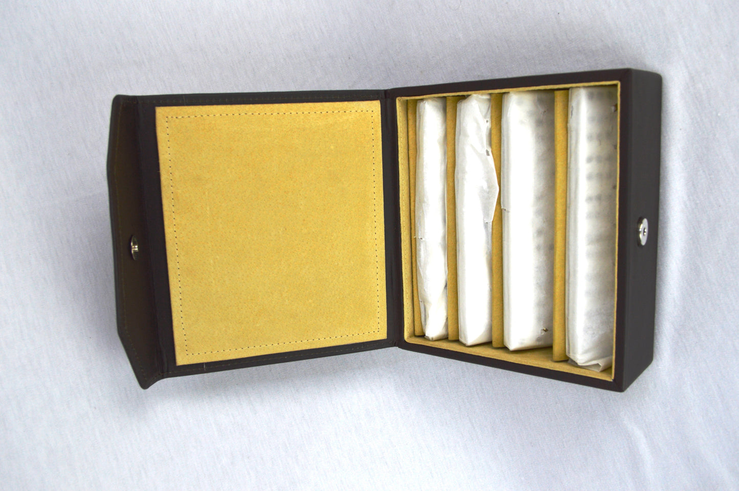 ESTUCHE DOMINO PLUS AC1570